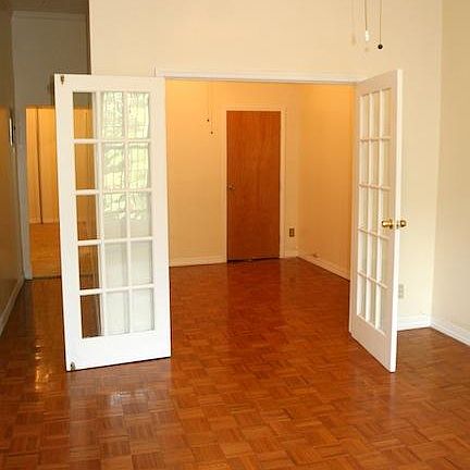 3rd image of 567 Putnam Ave #2