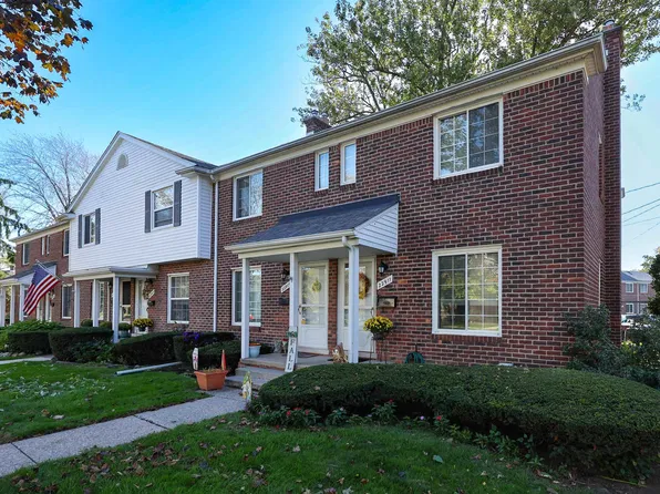 22911 Gary Ln, Saint Clair Shores, MI 48080