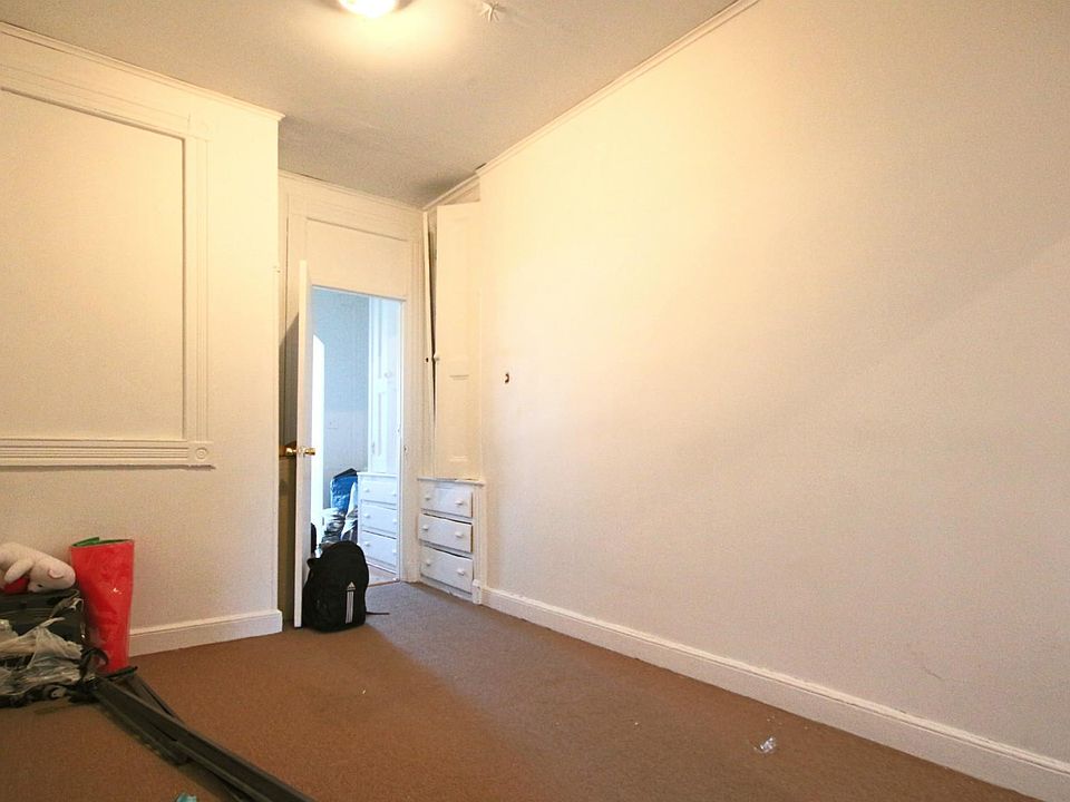 2nd image of 1822 Bleecker St #2R