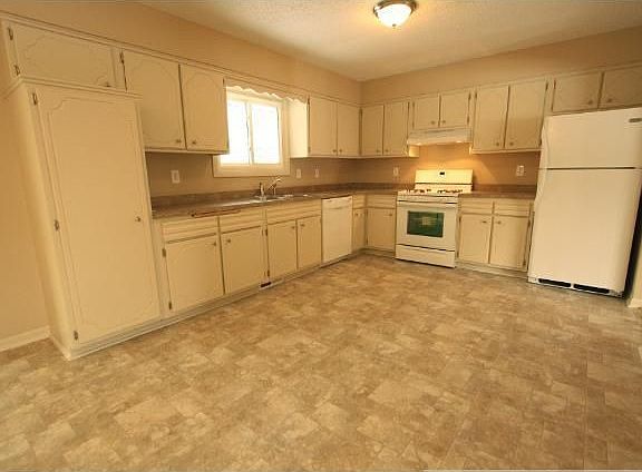 3rd image of 16630 Coquina St NW
