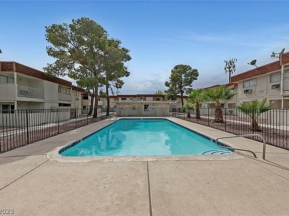 4th image of 5408 S Swenson St #2
