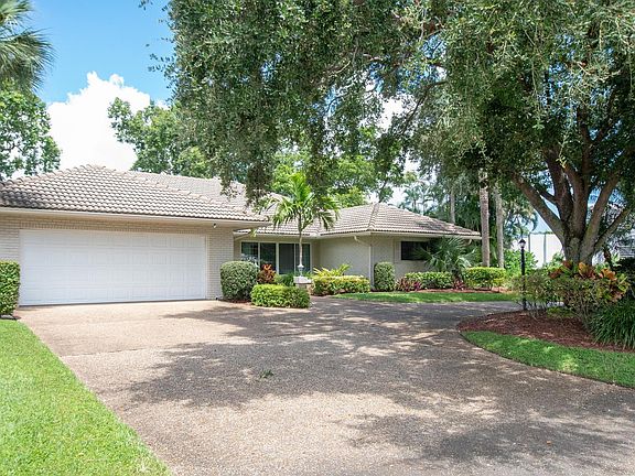 3rd image of 4935 King Palm Cir