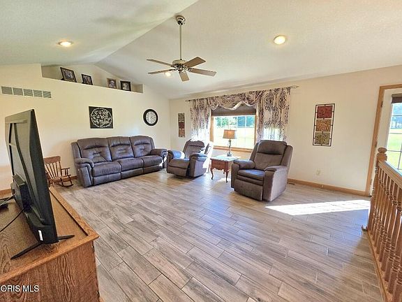 3rd image of 9460 Hofferbert Rd