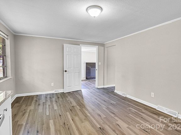 5th image of 5221 Wales St