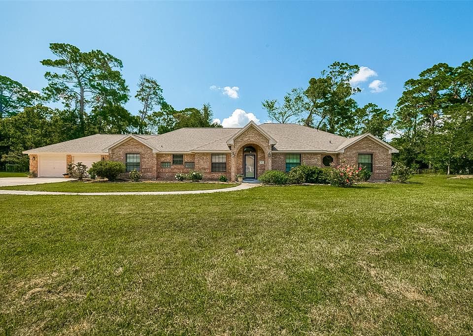 1st image of 16 Autumn Oaks Drive