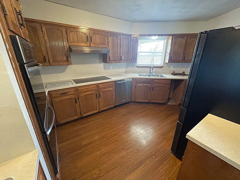 552 Lawson Ln — Photo 8
