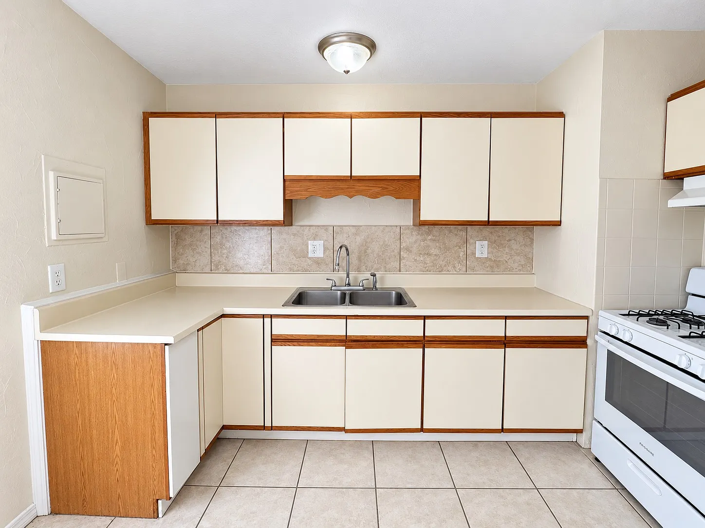 4955 N Kenyon Dr — Photo 4