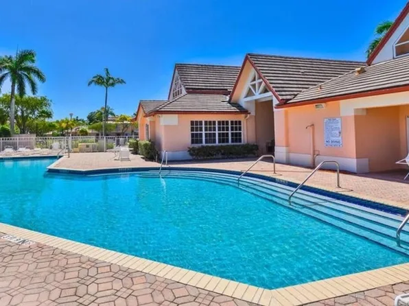 20841 NW 1st St, Pembroke Pines, FL 33029