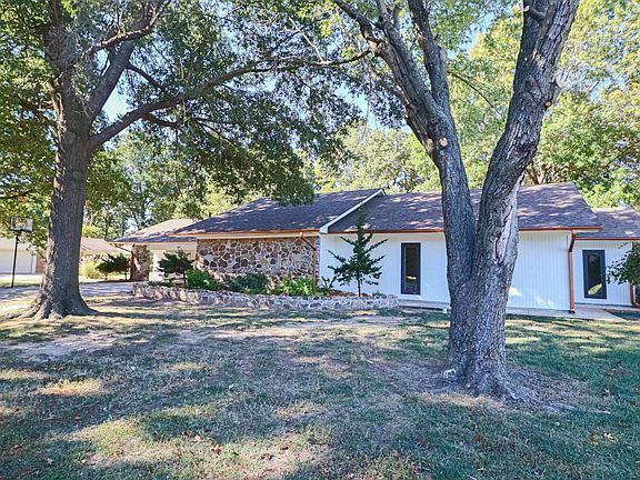 3rd image of 304 Westwood Cir