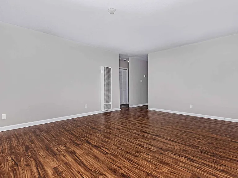 4401 Central Ave — Photo 104