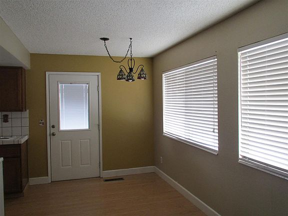 5th image of 2684 Howard Dr