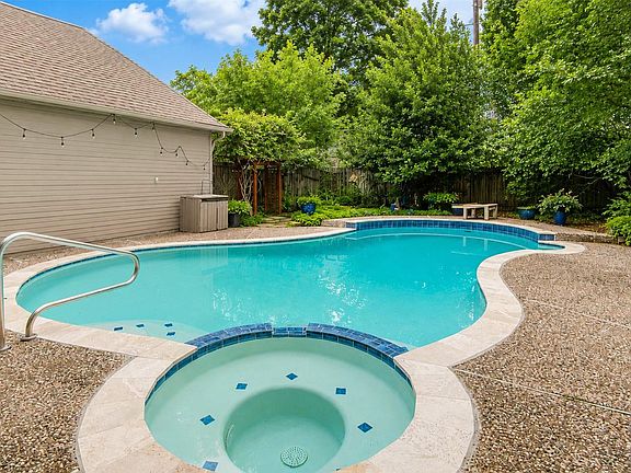 2nd image of 8412 Hidden Trail Ln