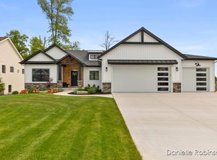 3329 Box Elder Dr, Jenison, MI 49428