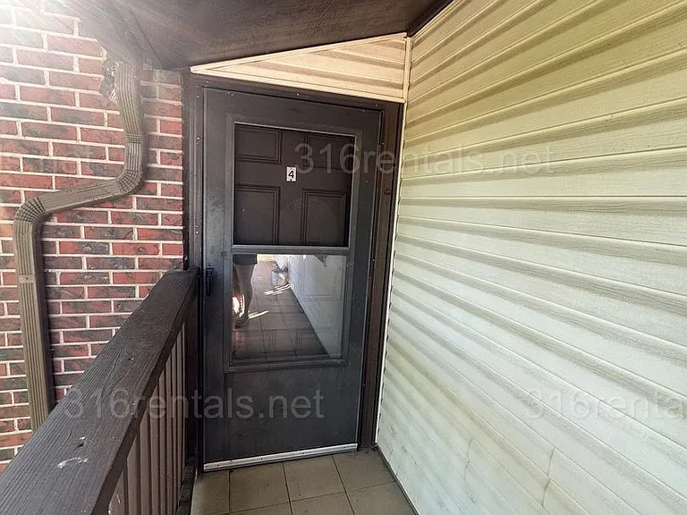 359 E Marion Ct — Photo 2