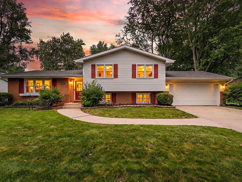 1st image of 404 Hemlock Ln