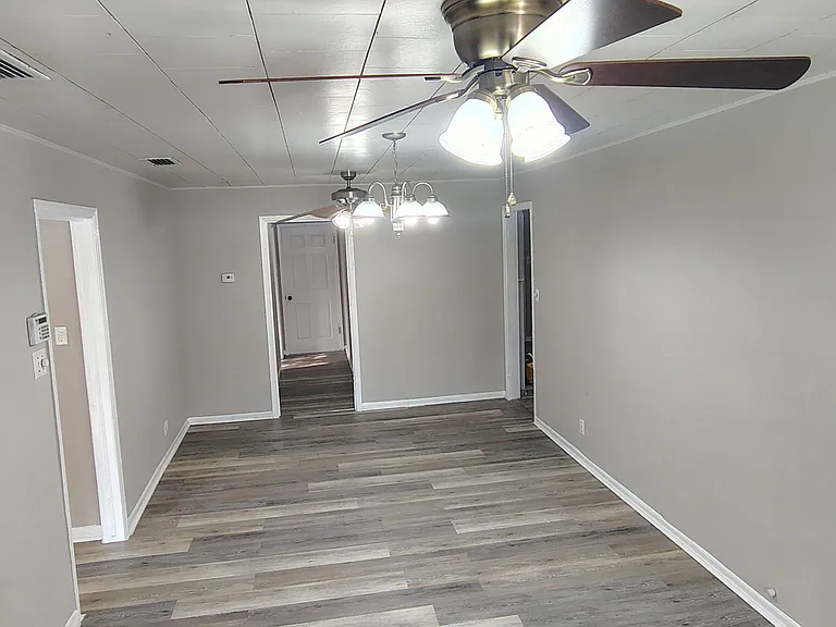 625 W Avenue D — Photo 18