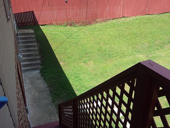2nd image of 301 Campbell St