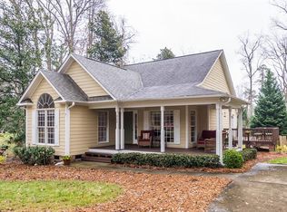 303 Lynwood Ln, Fuquay Varina, NC 27526