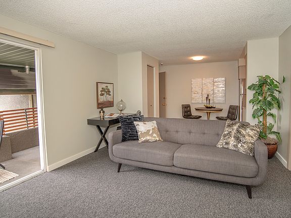 5th image of 831 S Lincoln St APT 107