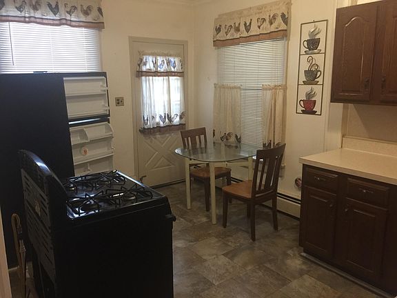 5th image of 137 President St #1