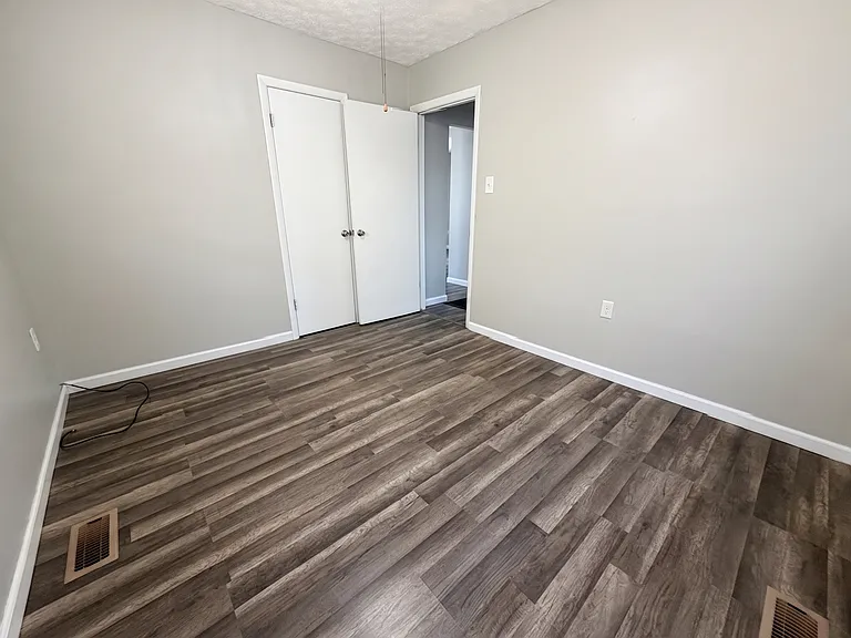 2634 Guyan Ave — Photo 10