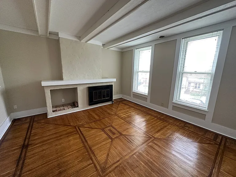 1 & 2 Bedrooms-Brady St - Heat & Electricity Included — Photo 25