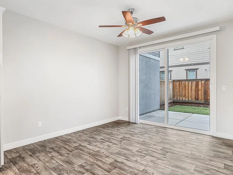 115 Julia Loop — Photo 11