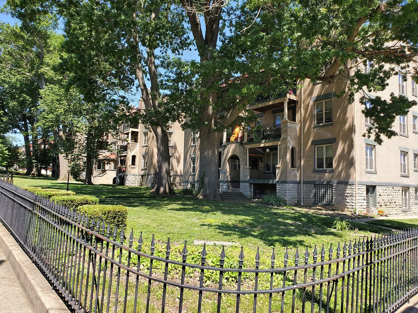 Martana Flats — Photo 3