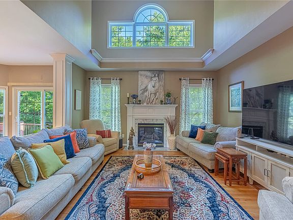 2nd image of 1717 Heritage Lake Dr