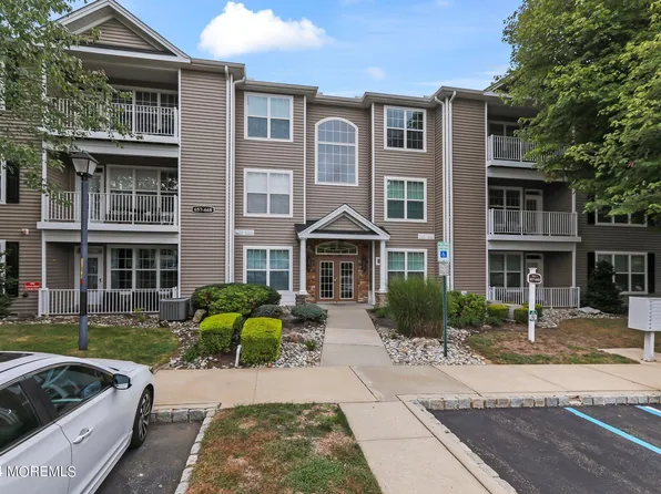 666 St Andrews Place, Manalapan, NJ 07726