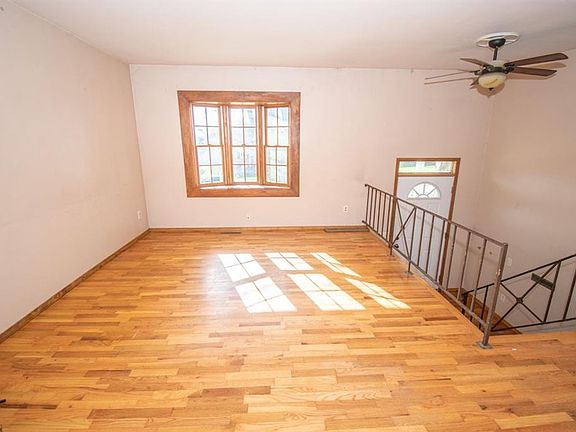 4th image of 1294 Robin Ave