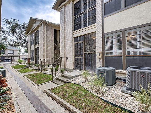 4th image of 165 W RAMPART DR #205