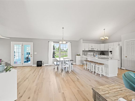 5th image of 804 Lambert Dr