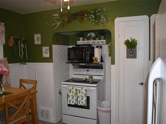 4th image of 6411 Ira Ave