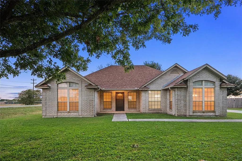 3 bed, 2.0 bath, 1432 sqft, $2,500 — Photo 1
