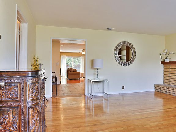 3rd image of 2968 N Raymond Ave