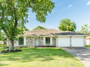 5404 Leggett Ln, Pearland, TX 77584