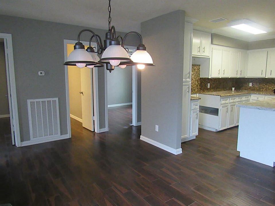 1st image of 2835 Meadowcreek Dr