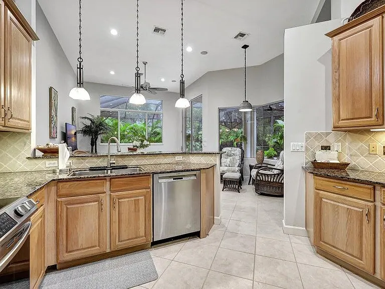 7602 Greenbrier Cir — Photo 14