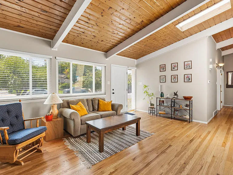 1321 Eagle View Dr — Photo 4