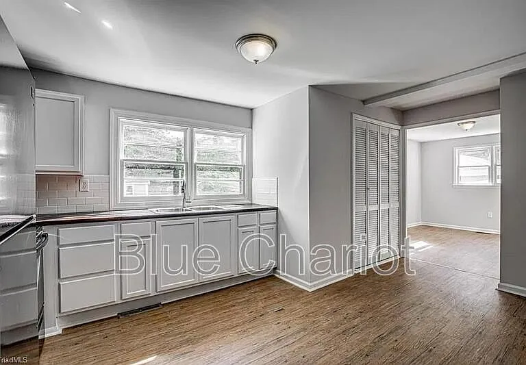 528 Short St — Photo 14