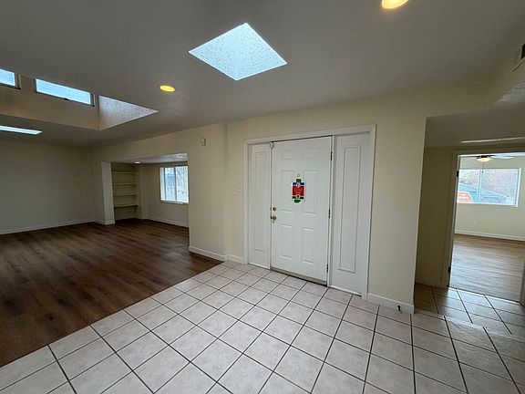 4th image of 1840 Dakota St NE