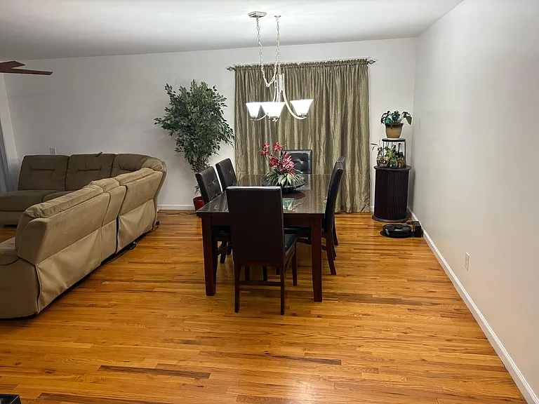 847 Bond St — Photo 4
