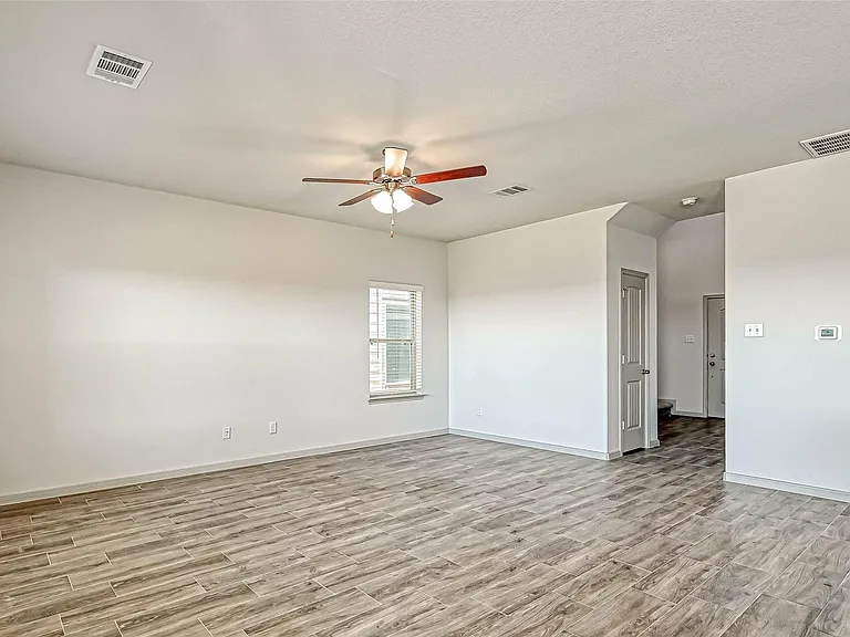 7910 Cypress Country Dr — Photo 13