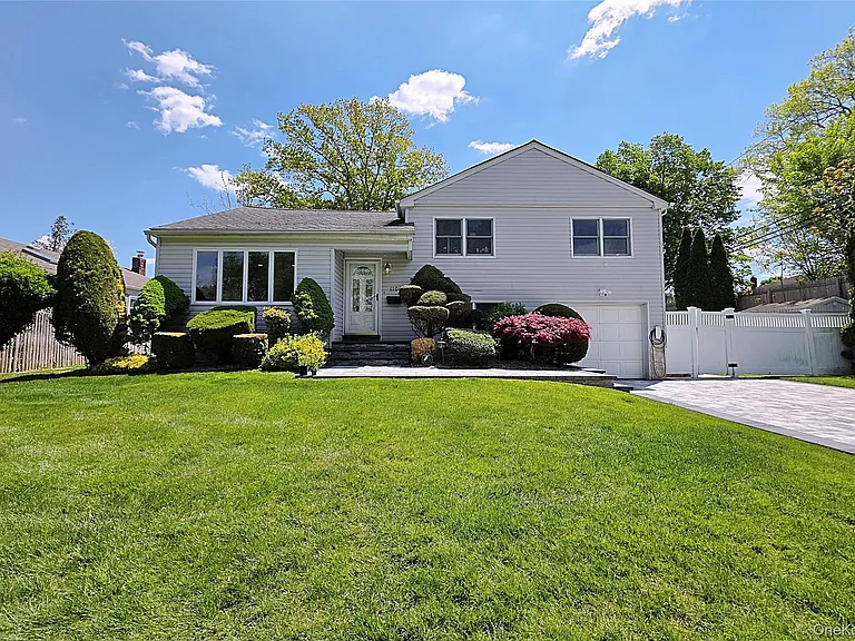 110 Briarwood Ln — Photo 2