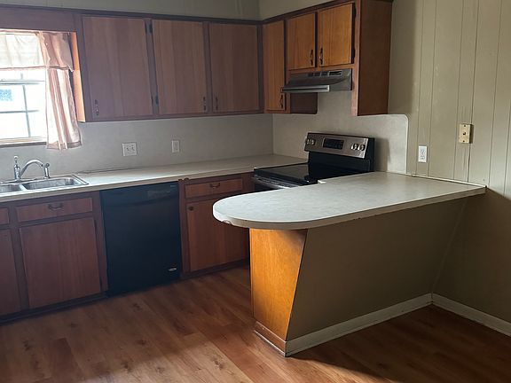 3rd image of 706 W Logan St