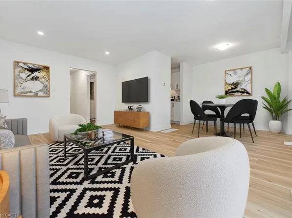 88 Tunbridge Cres #49, Hamilton, ON L8W 1L3