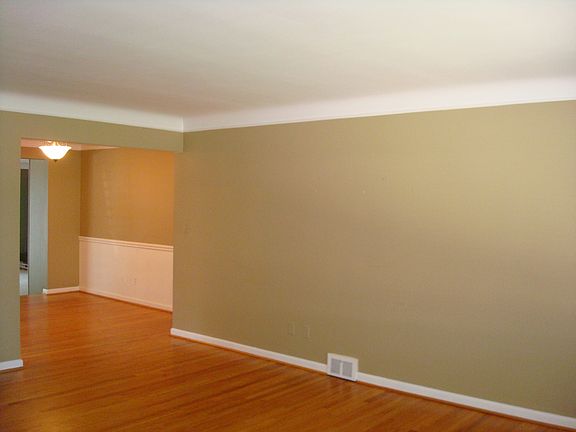4th image of 20124 Chalon St