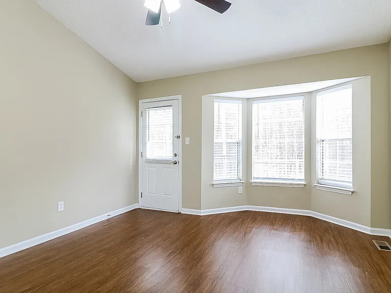 504 Heathwick Dr — Photo 10