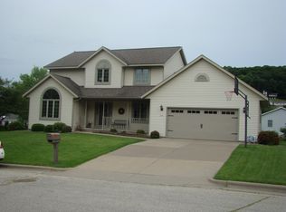 349 Regent Dr, La Crescent, MN 55947